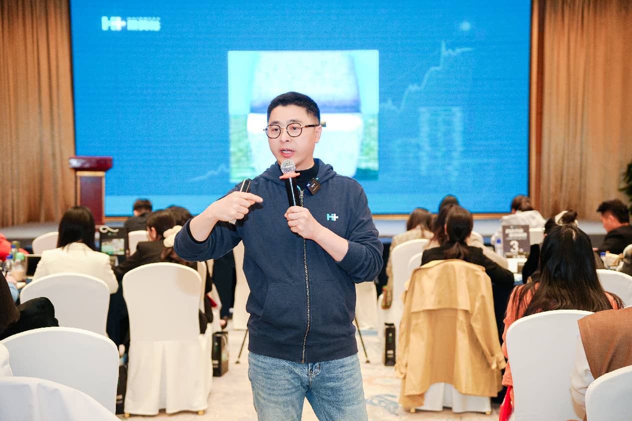 黑奥秘创始人吴庆辉